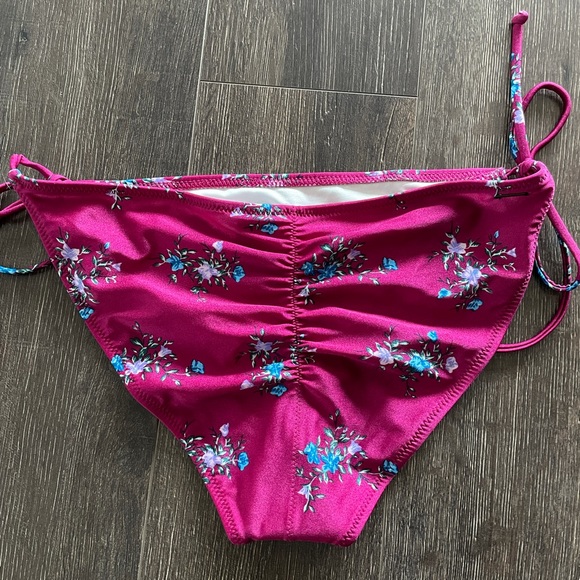 Volcom Bikini Bottoms - Picture 6 of 6